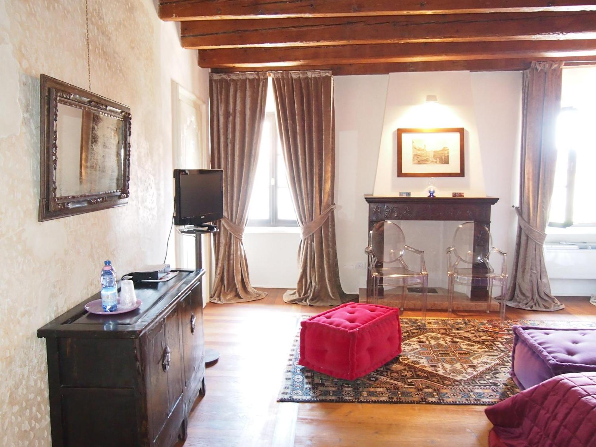 Truly Verona - Delle Erbe Suites Oda fotoğraf